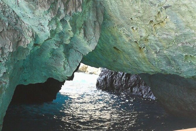 capri-island-in-private-luxury-40-feet-speedboat-from-naples-2