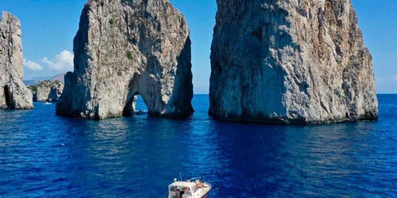 Capri: naviga verso la Grotta Azzurra e ammira la costa - The Cost and Value