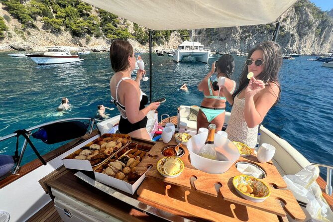 capri-premium-boat-tour-with-city-visit