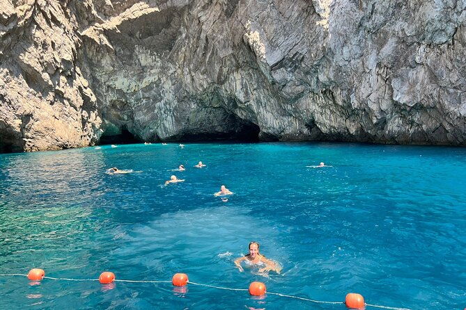 capri-premium-boat-tour-with-city-visit