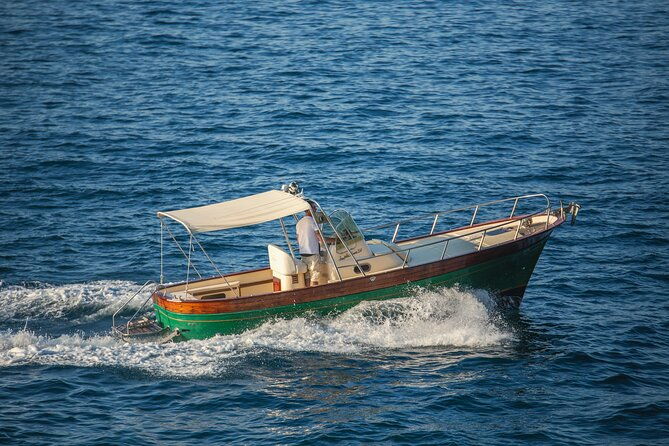 capri-private-boat-tour-from-sorrento-gozzo-25ft-fratelli-aprea-3