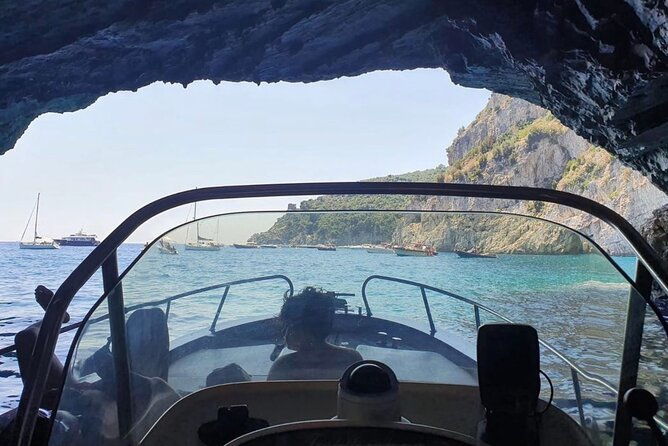 capri-private-boat-tour-from-sorrento-gozzo-25ft-fratelli-aprea