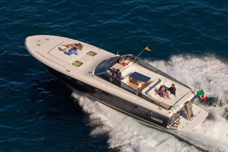 capri-private-boat-tour-from-sorrento-on-itama-50