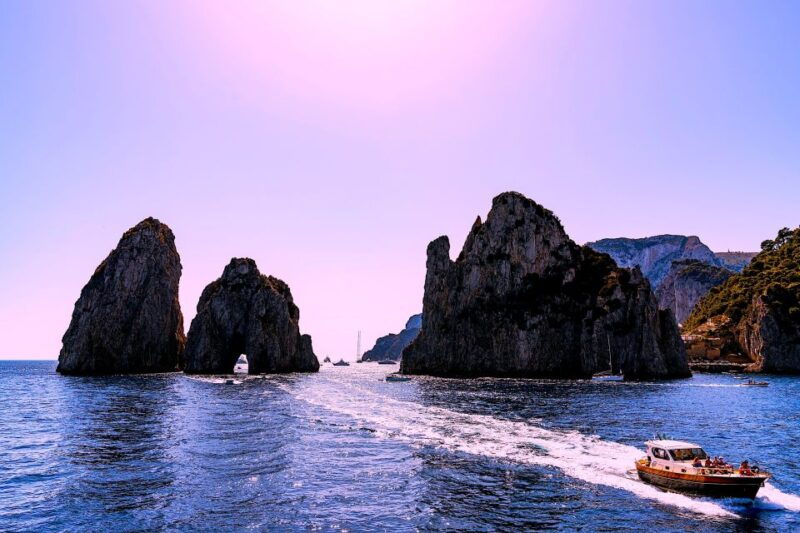 capri-private-guided-cruise-island-highlights-at-sunset