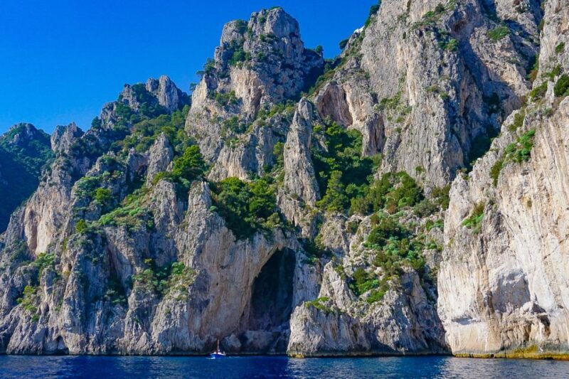 capri-private-island-boat-tour-for-couples