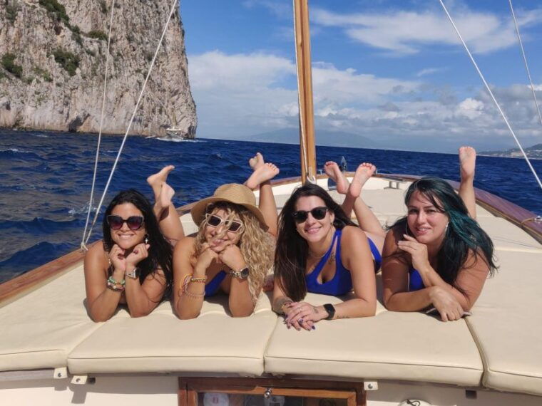 capri-private-tour-in-a-typical-boat