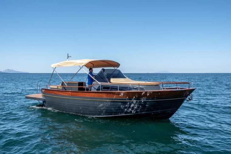 capri-secret-corners-boat-tour-with-local-skipper