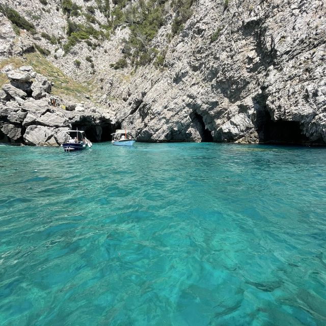 capri-secret-corners-boat-tour-with-local-skipper