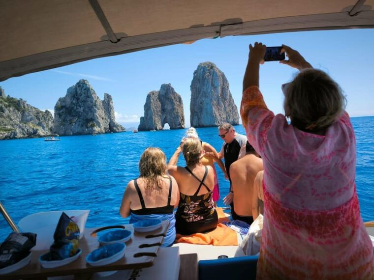 capri-secret-corners-boat-tour-with-local-skipper