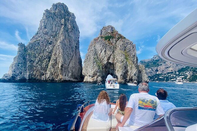 capri-secret-corners-by-private-boat-with-local-skipper-2