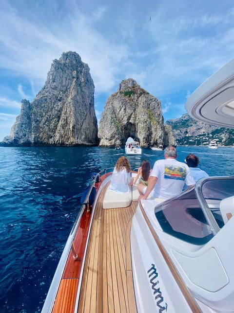 capri-secret-corners-by-private-boat-with-local-skipper-3