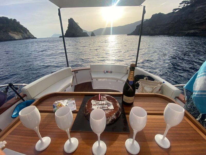 capri-secret-corners-by-private-boat-with-local-skipper-3