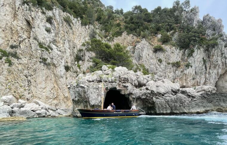 capri-secret-corners-by-private-boat-with-local-skipper-3