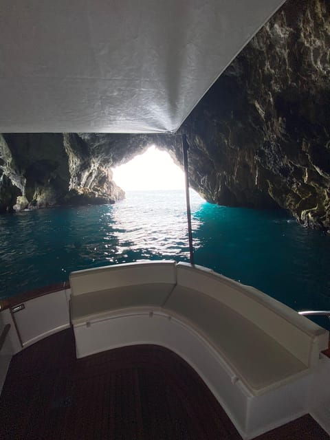 capri-secret-corners-by-private-boat-with-local-skipper-3
