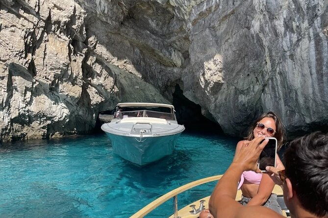 capri-semi-private-boat-tour-and-city-visit-from-sorrento