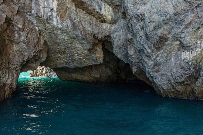 Capri Small-Group Boat Tour with Blue Grotto & Island Discovery - Key Points