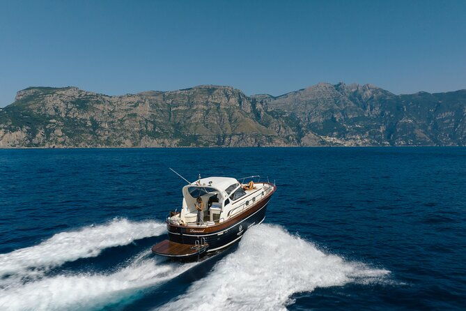 capri-tour-from-sorrento-38ft-motorboat-apreamare