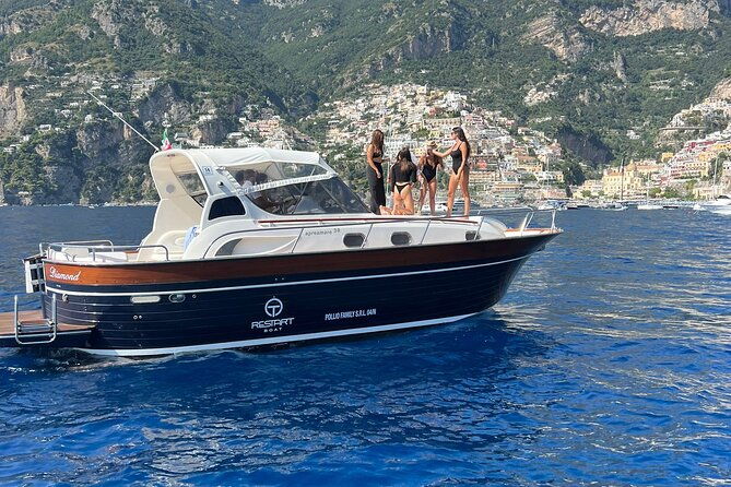 capri-tour-from-sorrento-38ft-motorboat-apreamare