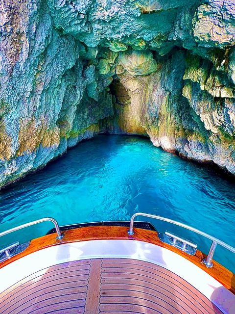 capri-tour-of-the-island-with-caves-and-faraglioni