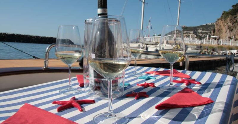 capri-tour-with-the-iconic-gozzo-sorrentino