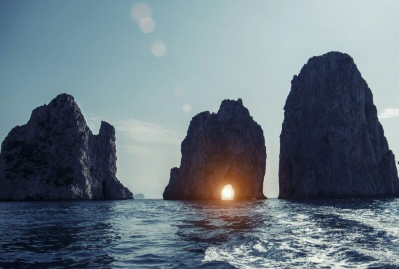 capri-tour-with-the-iconic-gozzo-sorrentino