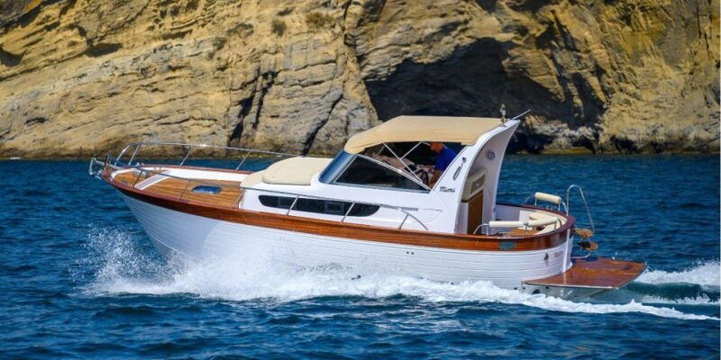 capri-tour-with-the-iconic-gozzo-sorrentino