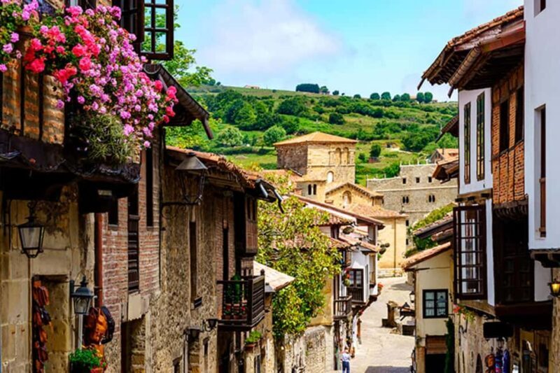 Capricho Gaudí with entrance, Santillana del Mar and Sequoia Forest - The Ups and Downs