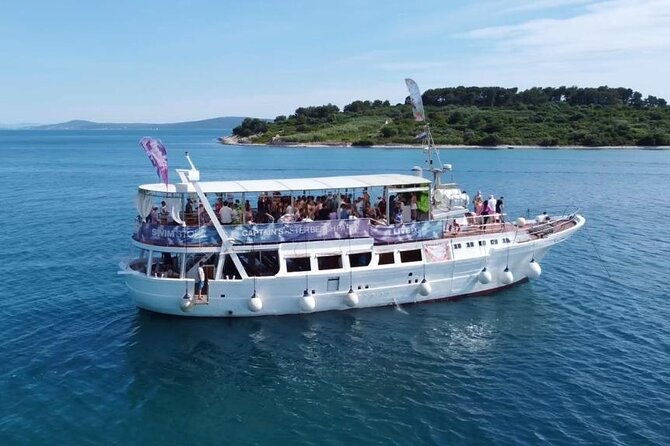 captains-boat-party-split-to-the-blue-lagoon