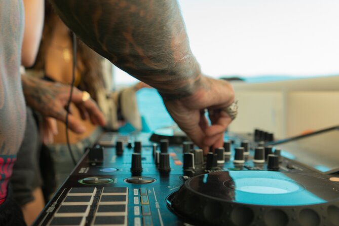 captains-boat-party-split-to-the-blue-lagoon