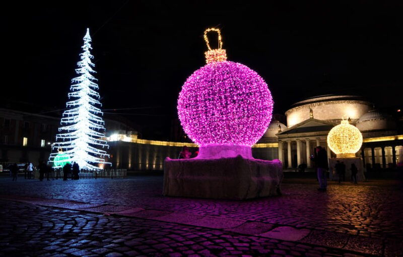 capturing-the-magic-explore-the-naples-christmas-market