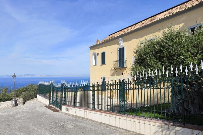 car-tour-off-the-beaten-track-admiring-capri-and-positano-from-above