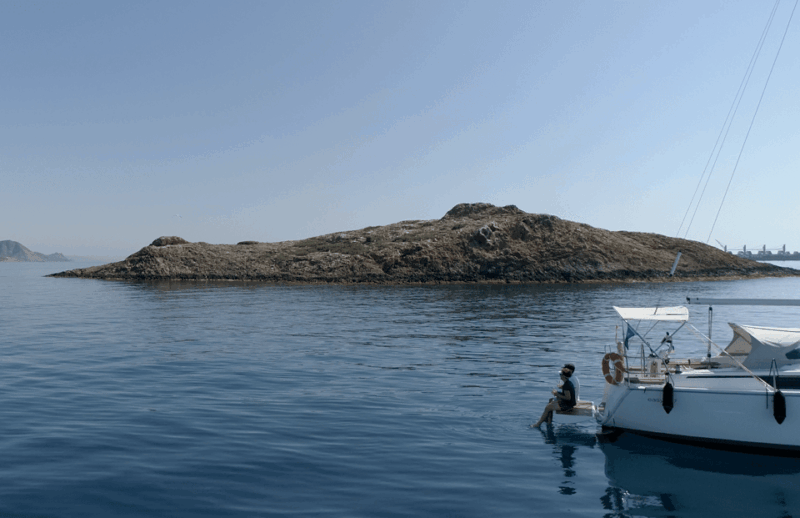 carboneras-cabo-de-gata-caves-and-los-muertos-sailing-tour