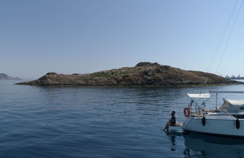 carboneras-cabo-de-gata-caves-and-los-muertos-sailing-tour