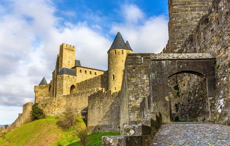 Carcassonne: Express Walk with a Local in 60 minutes - A Closer Look at the Itinerary