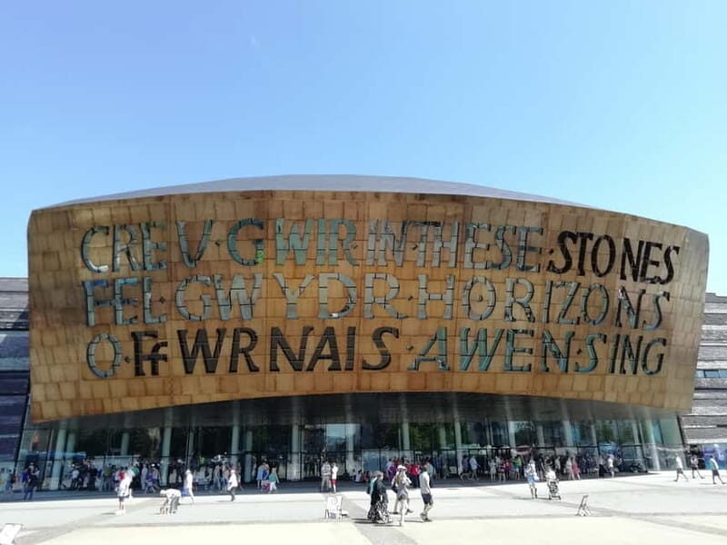 Cardiff Bay: Highlights Private Guided Tour - Key Points