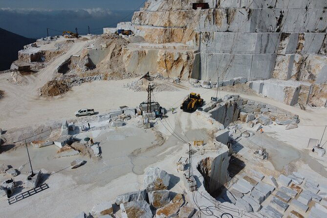 carrara-exclusive-marble-cave-tour-adventure-in-a-4x4