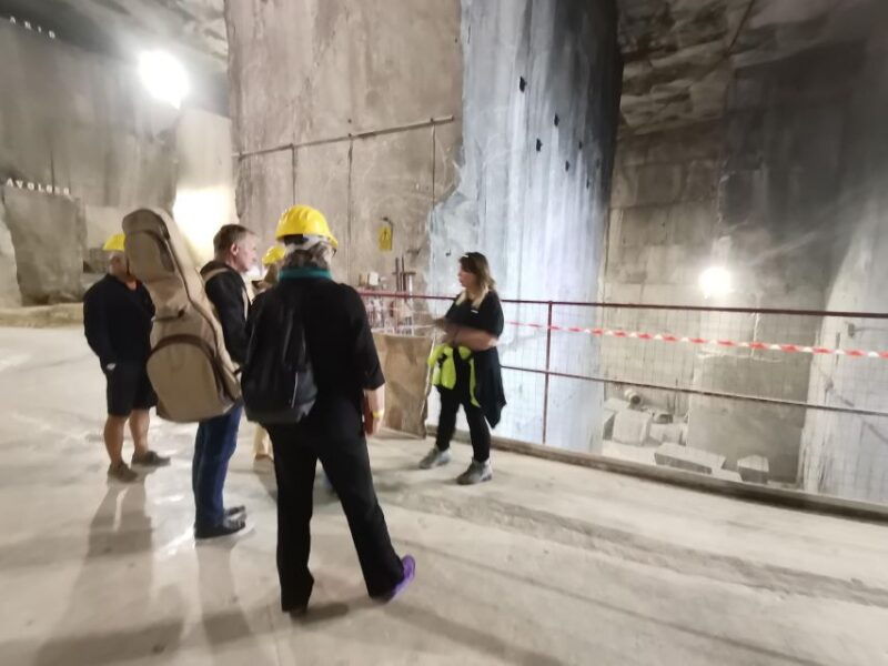 carrara-marble-day-tour-enjoy-fun-music-and-food-tasting