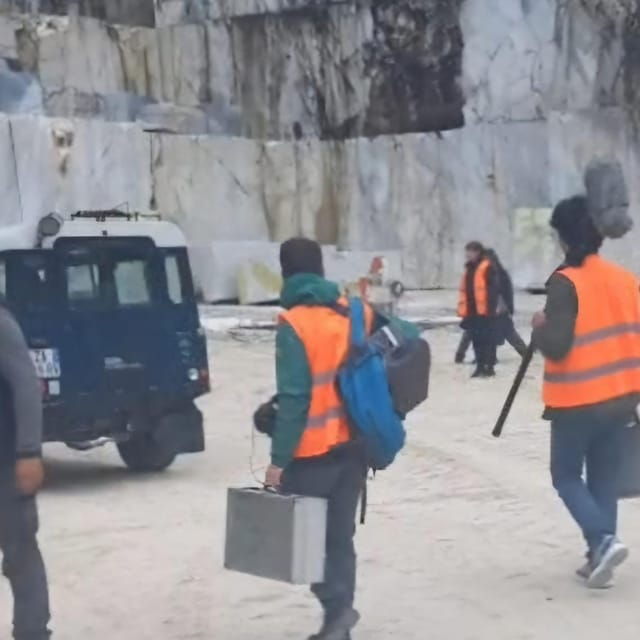 carrara-marble-quarries-off-road-marble-quarry-tour