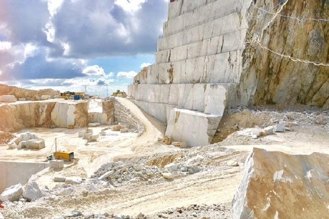 carrara-marble-tour-small-group-from-viareggio