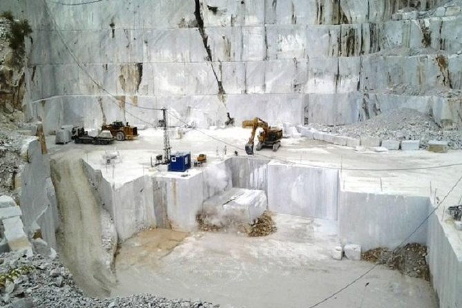 carrara-marble-tour-small-group-from-viareggio