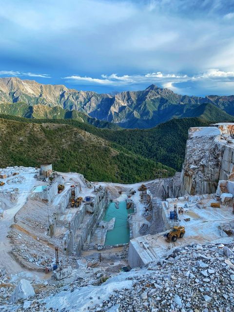 carrara-white-marble-quarries-tour-4x4-experience