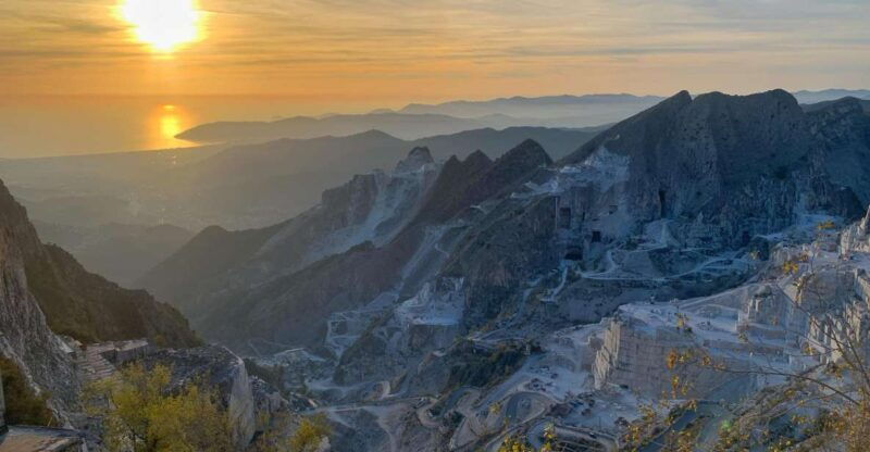 carrara-white-marble-quarries-tour-4x4-experience