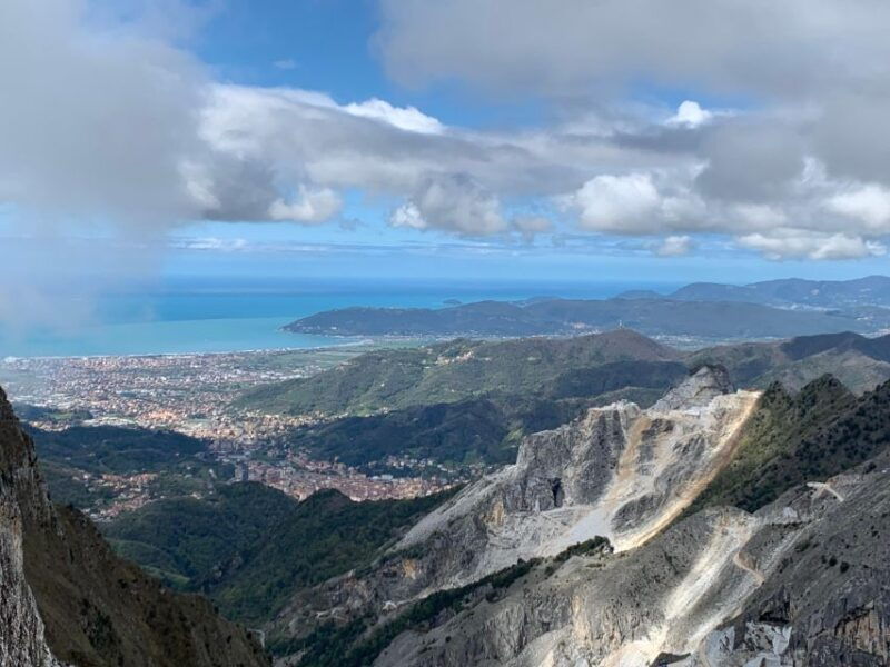 carrara-white-marble-quarries-tour-4x4-experience