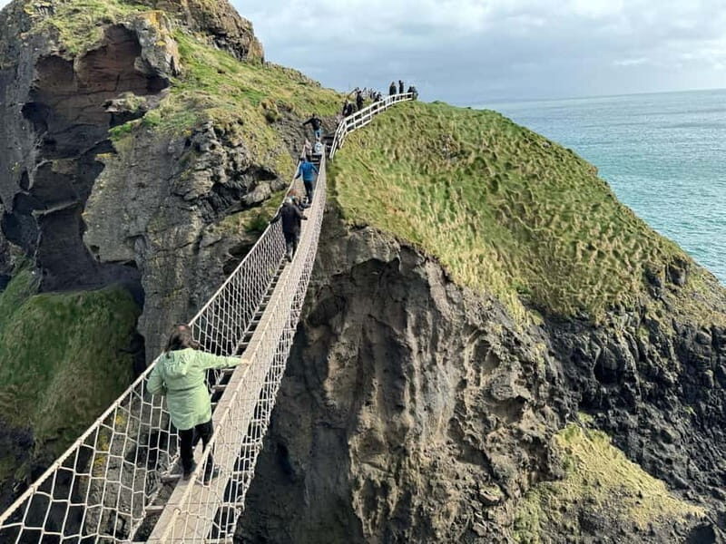 Carrick A Rede Ropebridge & Giants Causeway Private Tour - Key Points  