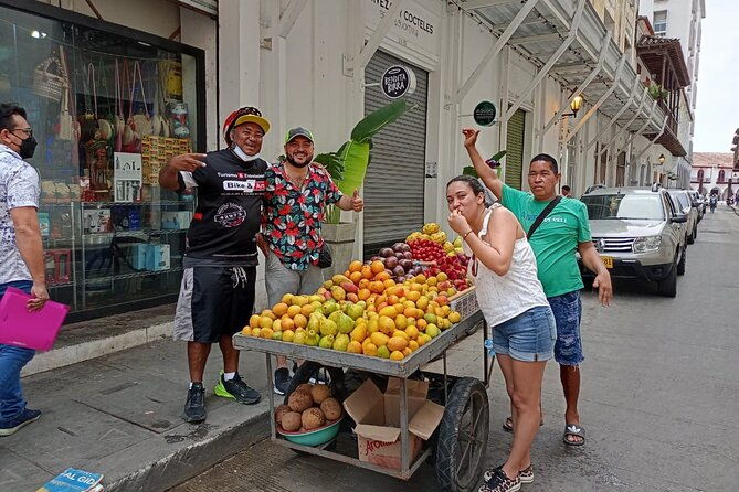 cartagena-historical-cultural-and-graffiti-bike-tour