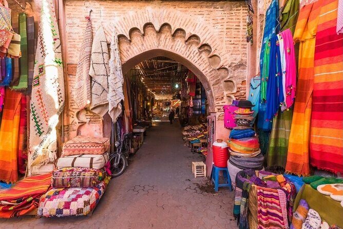 Casablanca 1-Day Layover Private Tour and Authentic Moroccan Bath - The Charm of Quartier Habous and Mohammed V Square