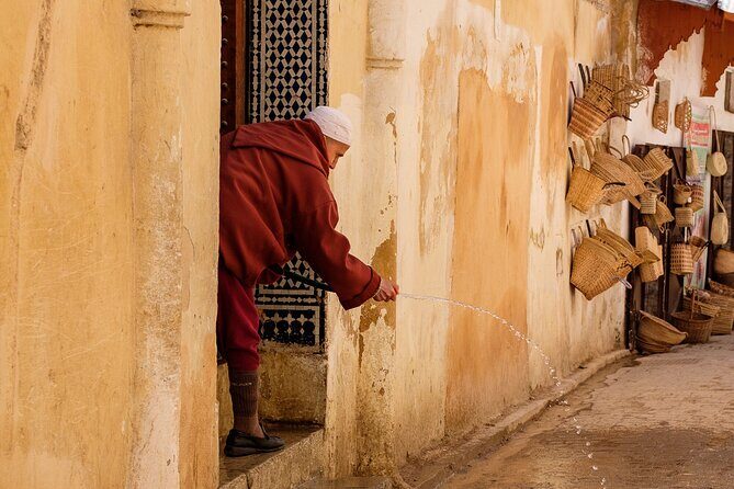 Casablanca to Fez Private Guided Day Trip with lunch - Historical and Religious Sites: Synagogue and University
