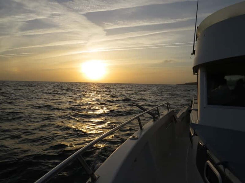 Cascais: Sunset Boat Trip with Welcome Drinks - Key Points