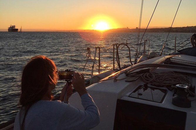cascais-sunset-private-2h-cruise-with-a-drink-2