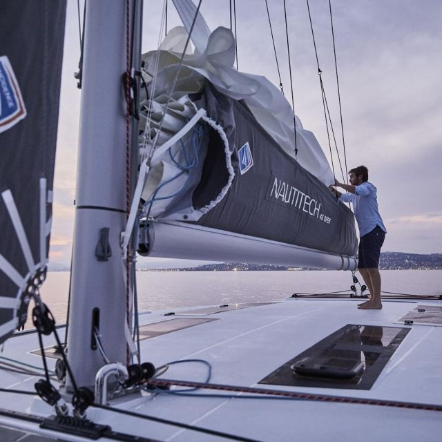 cascaisluxury-private-sailing-catamaran-cruise-with-a-drink